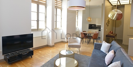 Séjour très calme équipé de télé, 1 fauteuil(s), 1 chaise(s)