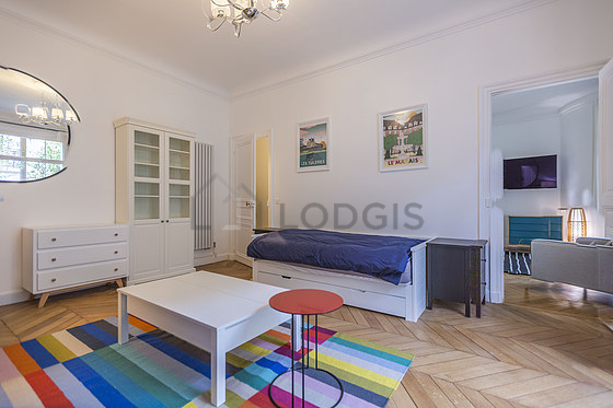 Chambre très lumineuse équipée de télé, 1 chaise(s)