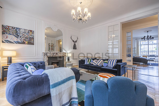 Magnifique séjour très calme et très lumineux d'un appartement à Paris