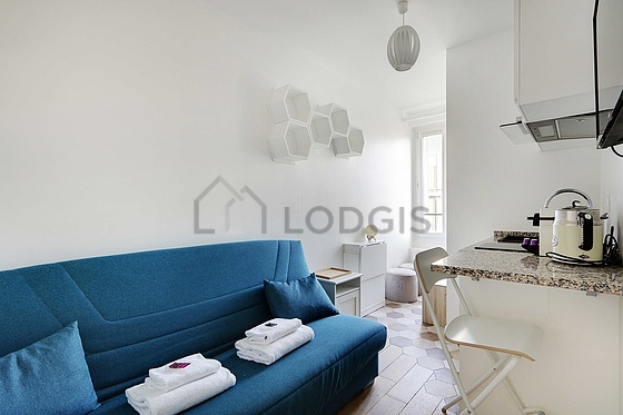 Living room furnished with 1 sofabed(s) of 140cm, closet