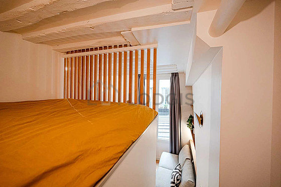 Chambre avec fenêtres