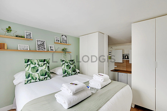 Chambre équipée de télé