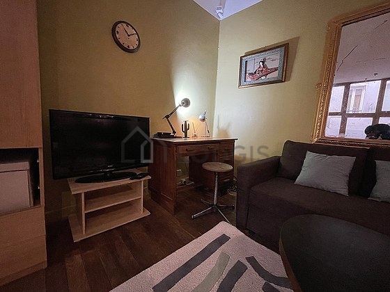 Magnifique séjour très calme et très lumineux d'un appartement à Paris