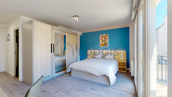 Chambre avec fenêtres double vitrage
