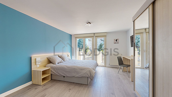 Chambre avec fenêtres double vitrage