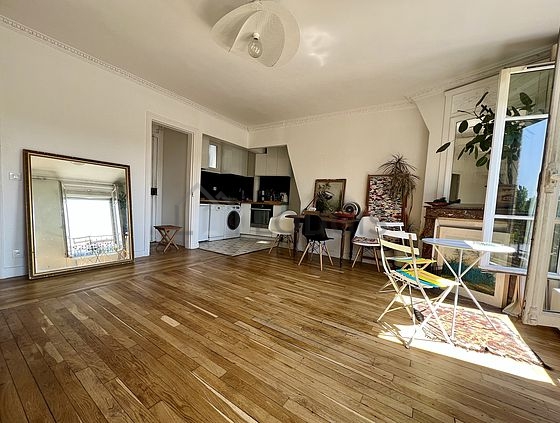 Magnifique séjour très calme et très lumineux d'un appartement à Paris