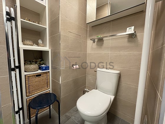 Bathroom equipped with bath towels
