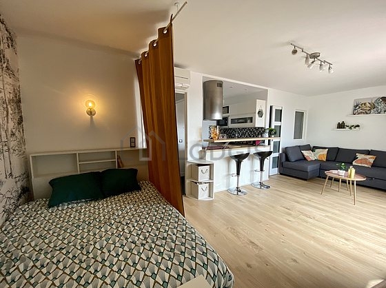 Great, very quiet and very bright sitting room of an apartment in Paris