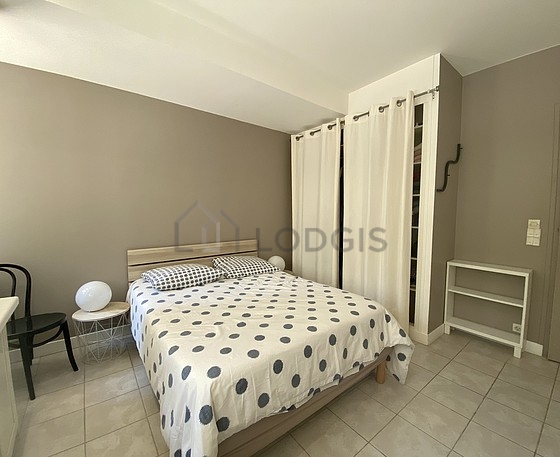 Very quiet bedroom for 2 persons equipped with 1 bed(s) of 140cm