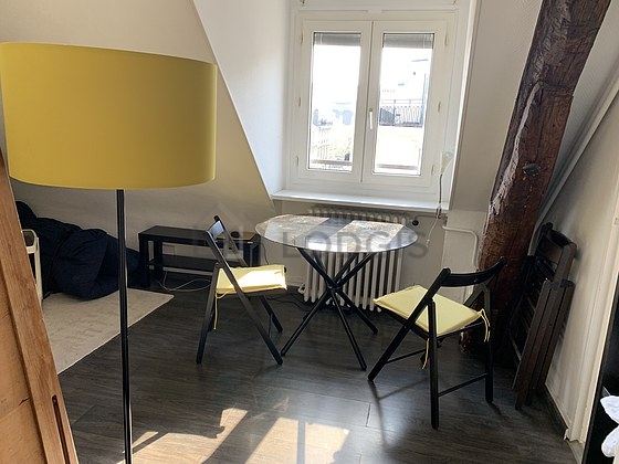 Séjour équipé de canapé, 1 fauteuil(s), 1 chaise(s)
