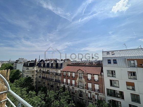 Great, very quiet and very bright sitting room of an apartment in Paris