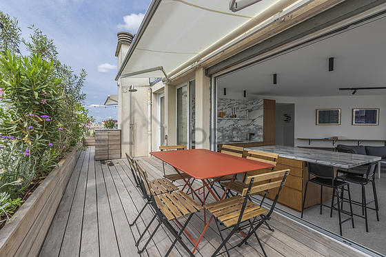 Balcony equipped with 1 armchair(s)