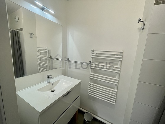 Pleasant and very bright bathroom with tile floor