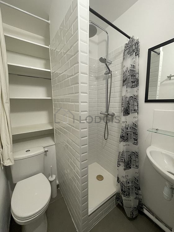 Pleasant and very bright bathroom with tile floor