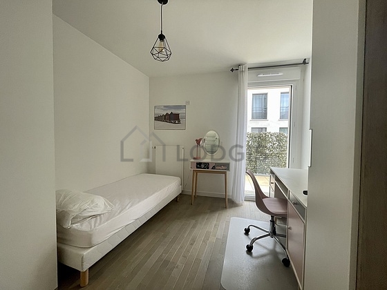 Chambre avec fenêtres