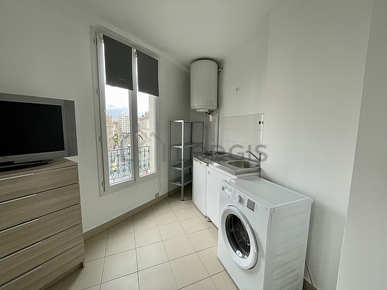 Great kitchen with tile floor