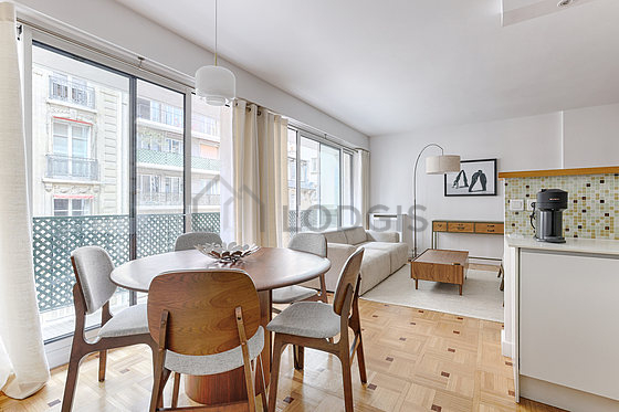 Salle à manger équipée de table à manger, 1 chaise(s)