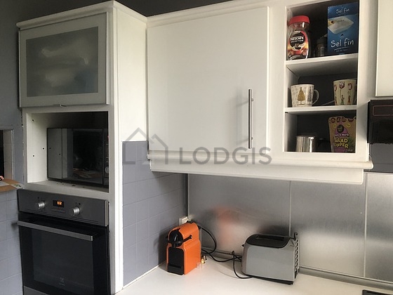 Kitchen equipped with washing machine, refrigerator, extractor hood, crockery