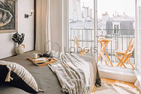 Séjour avec fenêtres