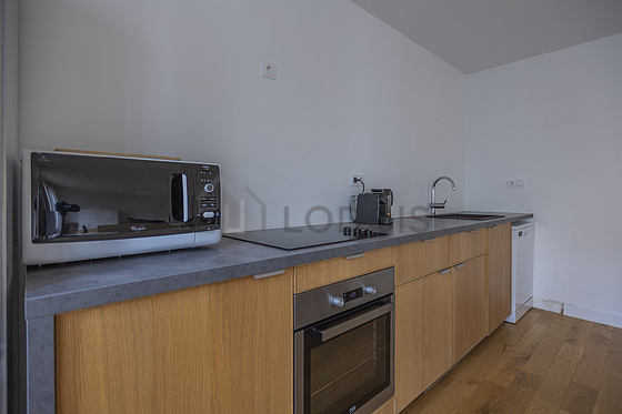 Cuisine équipée de lave vaisselle, plaques de cuisson, réfrigerateur