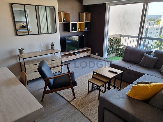 Séjour très calme équipé de 1 canapé(s) lit(s) de 120cm, télé, chaine hifi, 1 fauteuil(s)