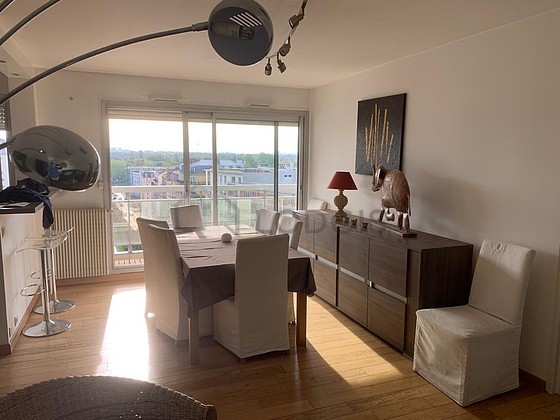 Séjour très calme équipé de télé, ventilateur, 1 fauteuil(s), 4 chaise(s)