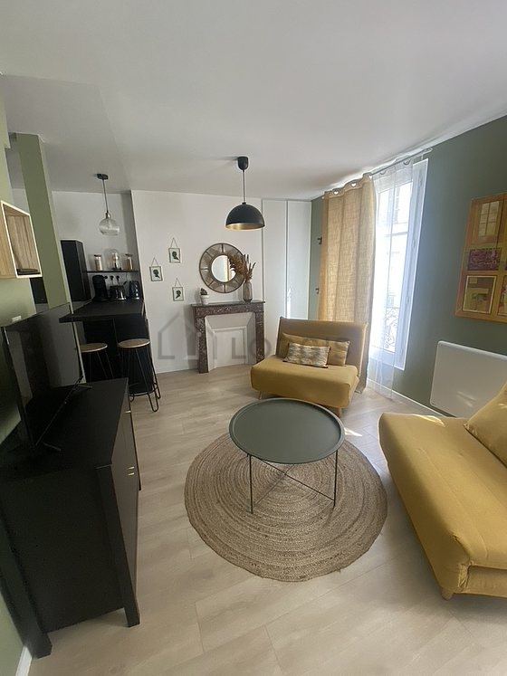 Séjour calme équipé de 1 lit(s) de 140cm, télé, 1 fauteuil(s)