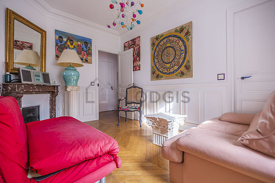 Very quiet living room furnished with sofa, coffee table, 1 chair(s)