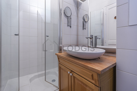 Beautiful and bright bathroom with tile floor