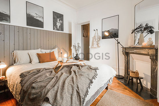 Chambre avec fenêtres