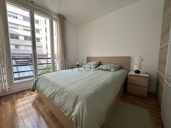 Chambre avec fenêtres double vitrage