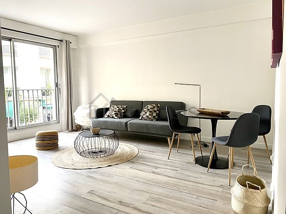 Very quiet living room furnished with 1 bed(s) of 140cm, tv, 1 chair(s)
