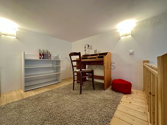 Bedroom equipped with desk