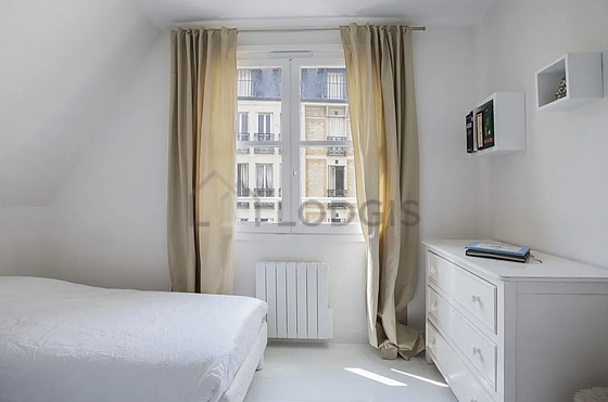Chambre avec fenêtres double vitrage