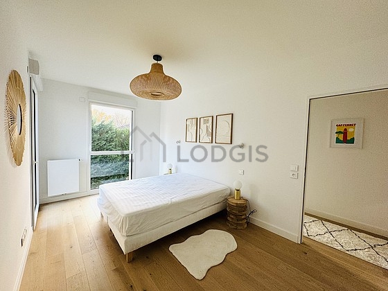 Chambre avec fenêtres double vitrage
