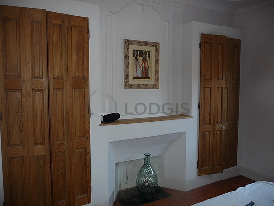 Chambre avec fenêtres