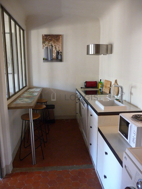 Cuisine équipée de tabouret