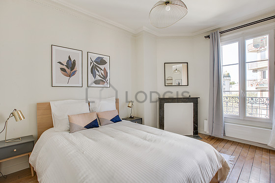 Chambre avec fenêtres