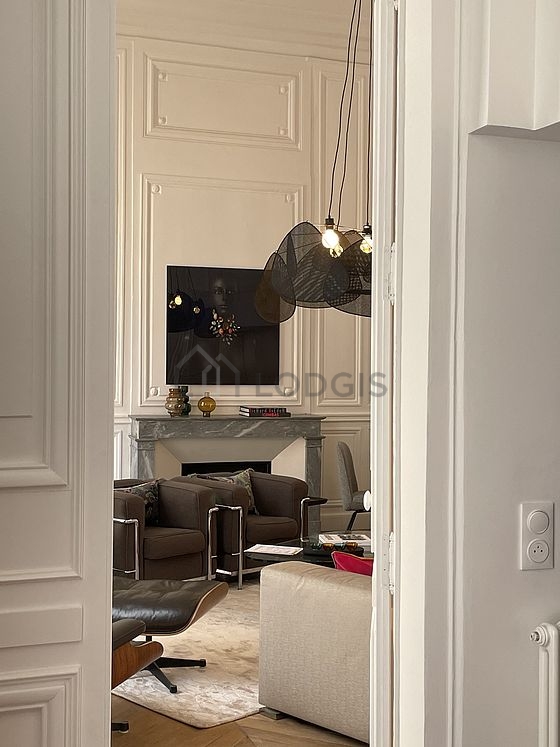 Very quiet living room 