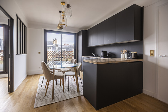 Magnifique cuisine avec du parquet au sol