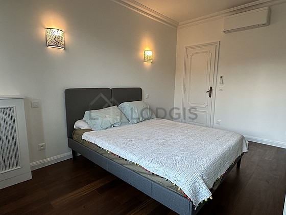Chambre avec fenêtres