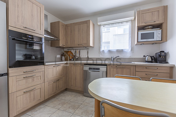 Magnifique cuisine de 9m² avec du carrelage au sol