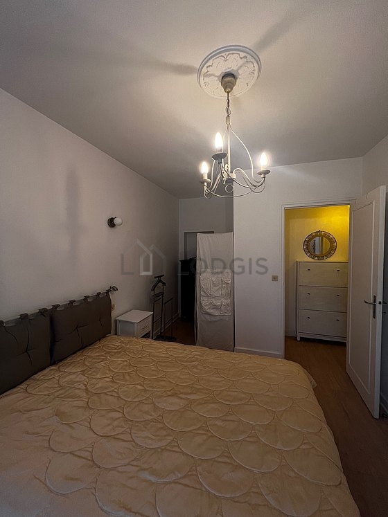 Chambre avec fenêtres