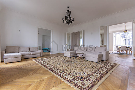 Sitting room of an apartment in Paris