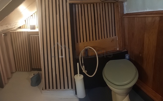 Toilettes indépendantes de la salle d'eau