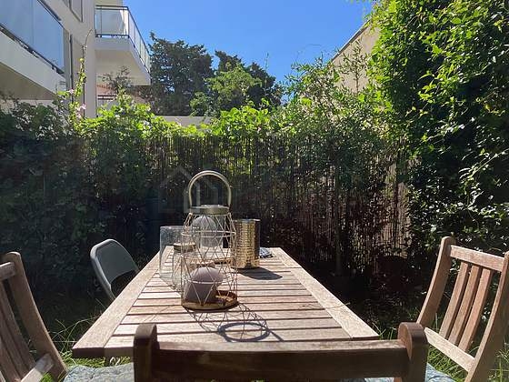 Jardin équipé de table à manger, 1 chaise(s)