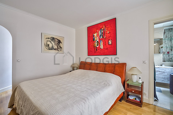 Chambre avec fenêtres double vitrage