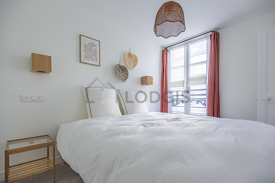 Chambre avec fenêtres