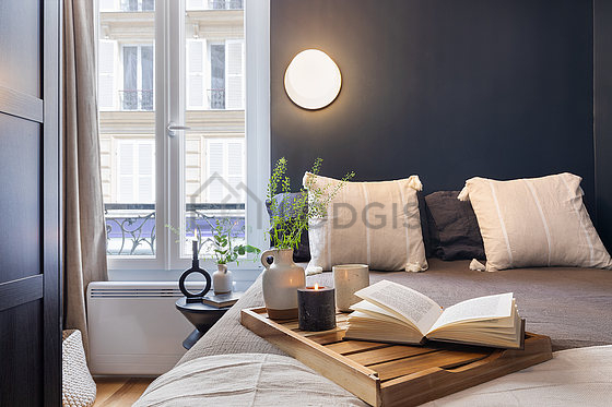 Chambre avec fenêtres