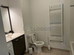 Apartment Lyon Nord Est - Toilet